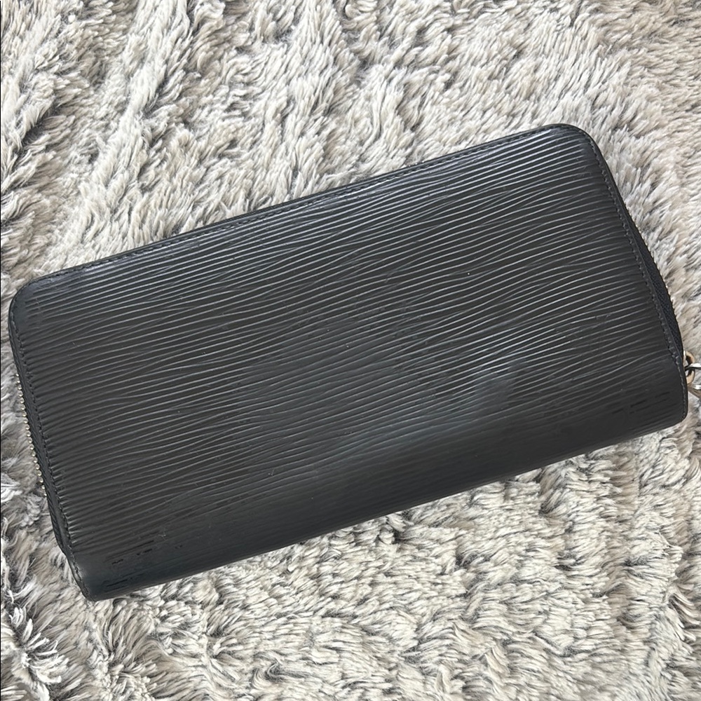 Louis Vuitton Black Epi Zippy Wallet - Picture 5 of 11
